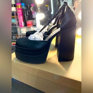 Steve Madden Charlize black satin platform heels in women’s size 7